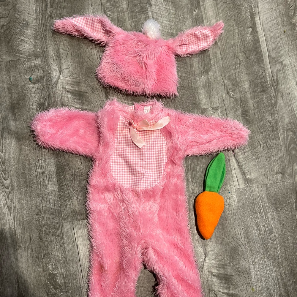 Halloween costume bunny baby unisex 6-12months rattle carrot